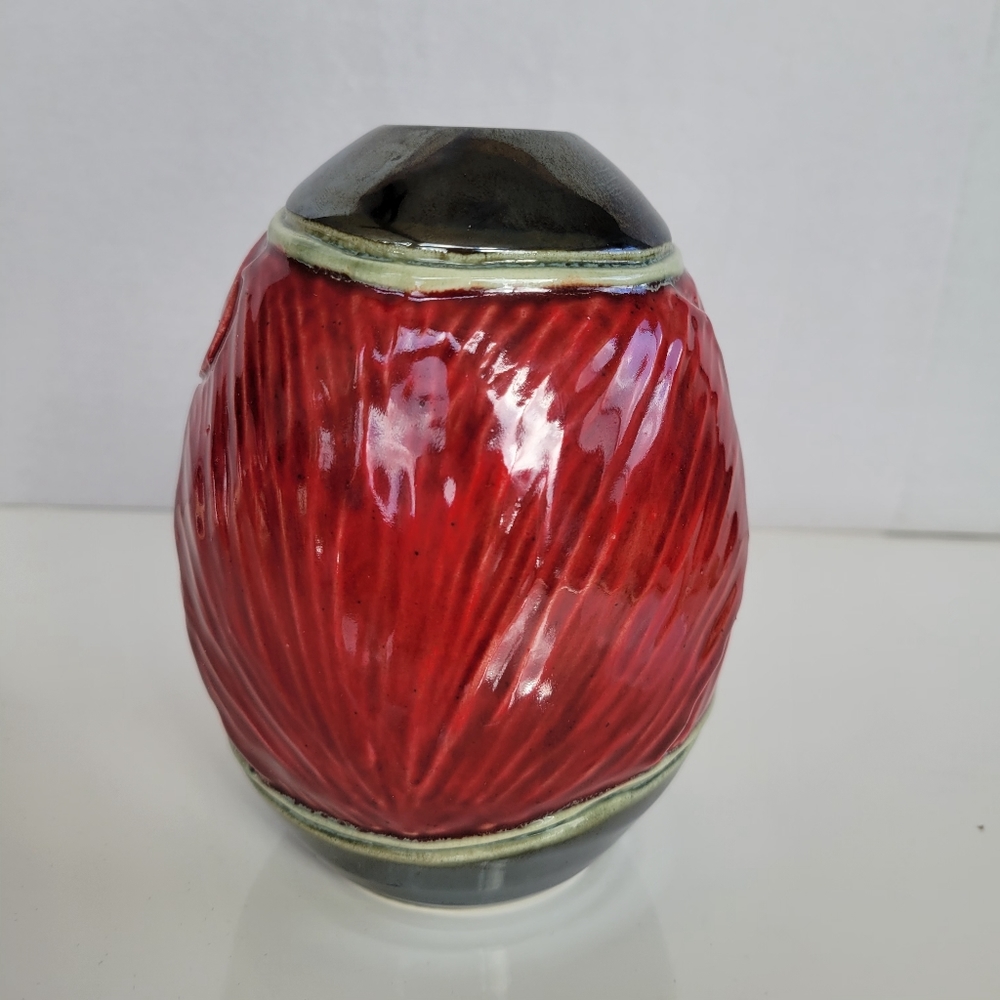 Studio Pottery Poppy Promise Small Vase Red - Picture 2 of 9